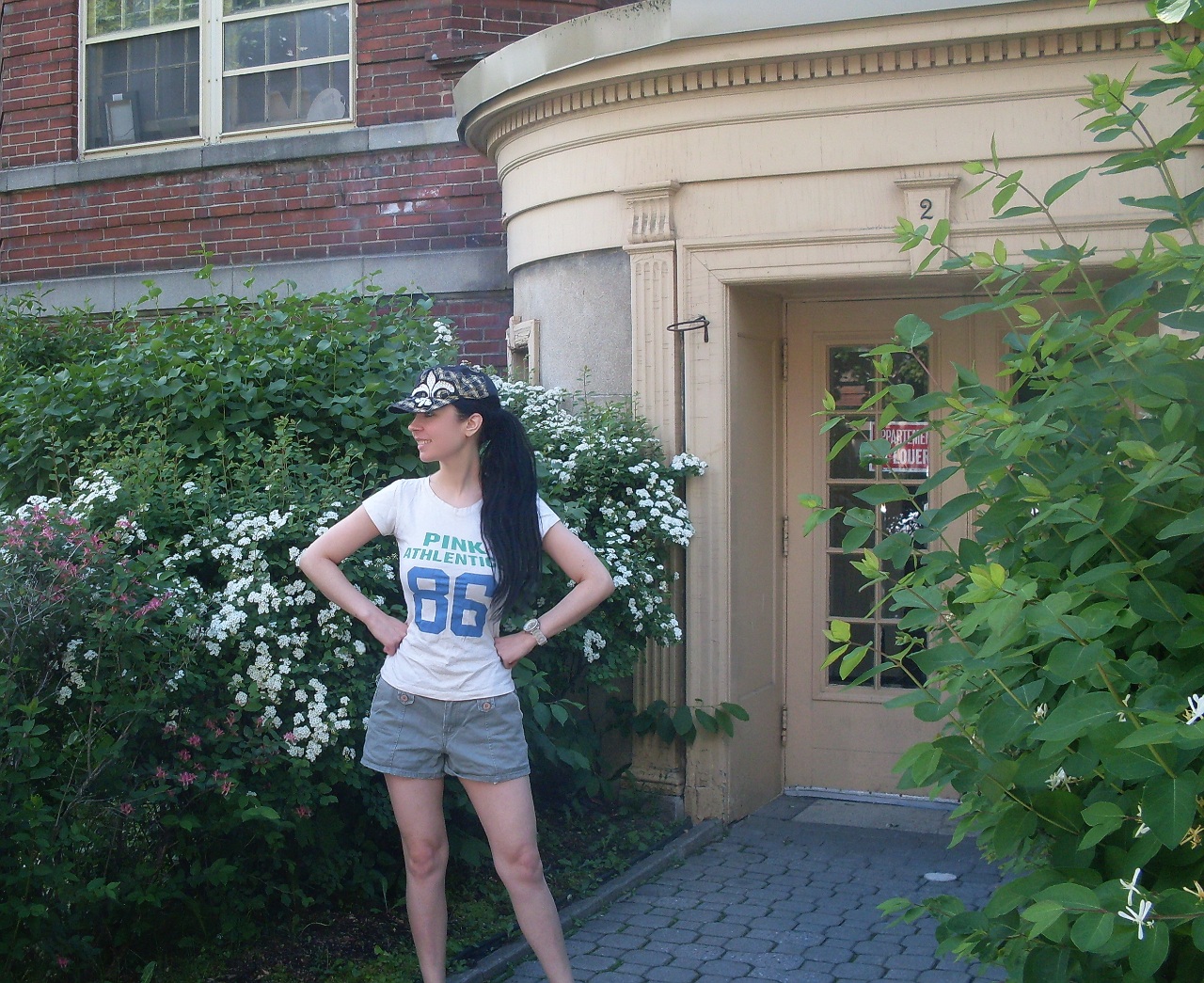 Sporty Summer Outfit: Shorts & T-shirt