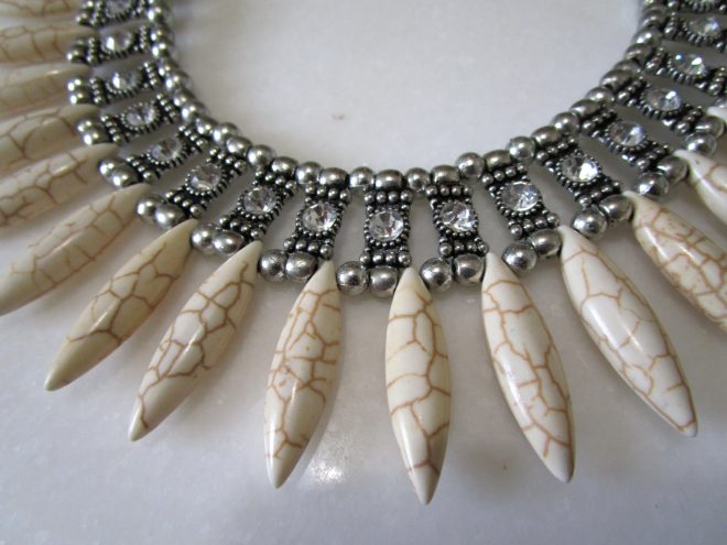 Women's Metallic Necklace With Stone Beads