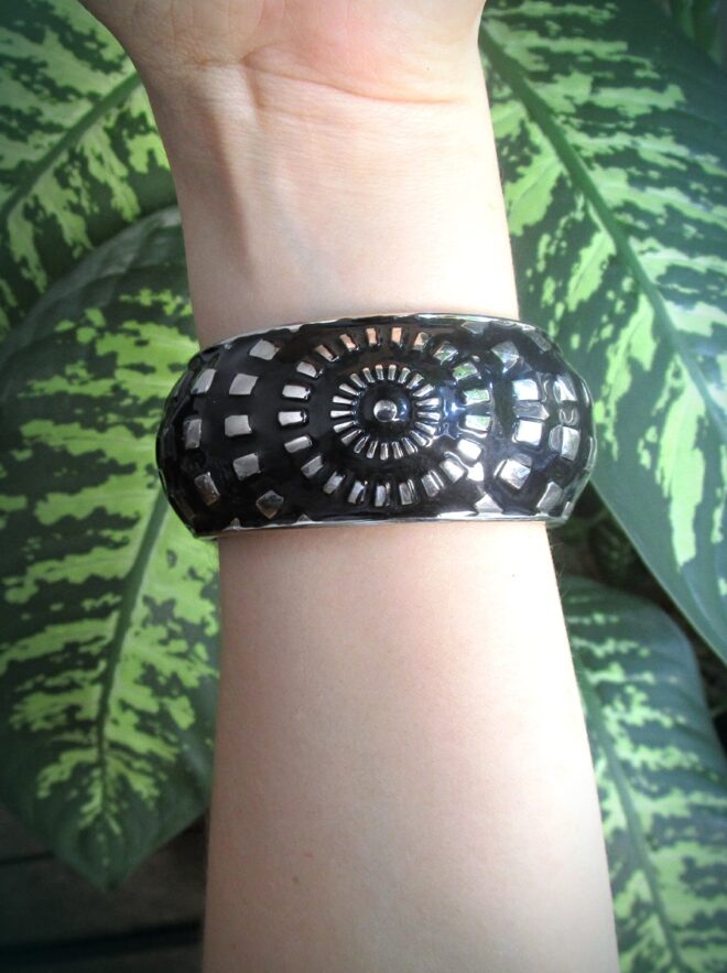 Elegant Black and Metal Combo Bracelet With Unique Flowers Design