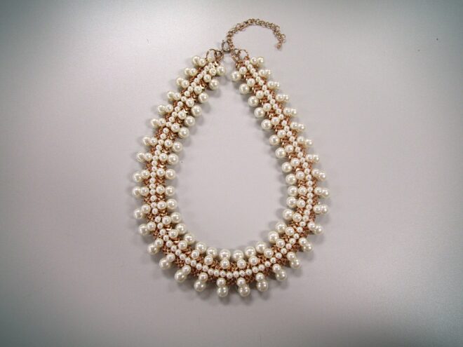 Pearl choker necklace