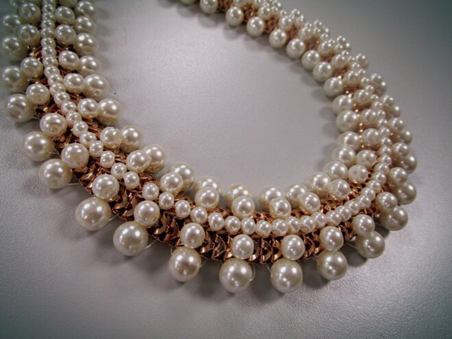 Pearl choker necklace