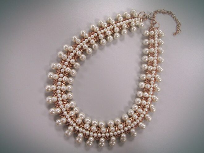 Pearl choker necklace