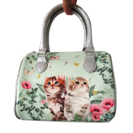 Handbag in imitation patent leather with a kitten print and nature motif. Zip and glittery handles at the top and a decorative imitation leather pendant on one handle. Lined.